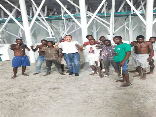 安哥拉100噸玉米粉設(shè)備試機成功